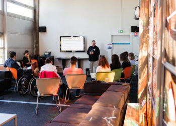 Un profesor del campus de Cuenca lleva a Estrasburgo el impacto de los algoritmos en los jóvenes