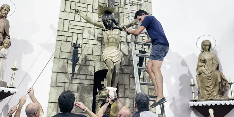 Chillarón. Puesta en andas del Santísimo Cristo de la Luz y entrevista vista Chillarón. Puesta en andas del Santísimo Cristo de la Luz y entrevista vista