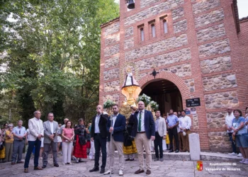 Yunquera traslada a la Virgen de la Granja entre hogueras y abre el novenario de sus fiestas patronales Yunquera traslada a la Virgen de la Granja entre hogueras y abre el novenario de sus fiestas patronales