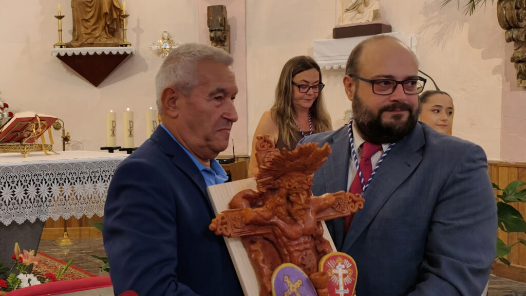 Chillarón sella un histórico hermanamiento cofrade con la Hermandad del Cristo de la Luz de Cuenca