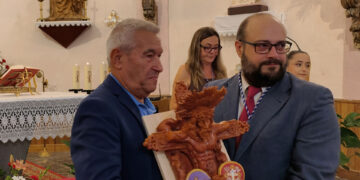 Chillarón sella un histórico hermanamiento cofrade con la Hermandad del Cristo de la Luz de Cuenca