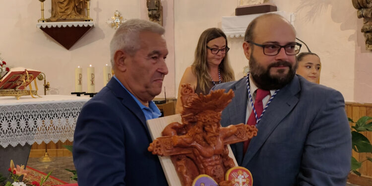 Chillarón sella un histórico hermanamiento cofrade con la Hermandad del Cristo de la Luz de Cuenca
