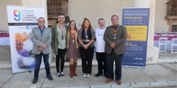 Más de 300 personas agotan las plazas para recorrer el patrimonio monumental y la cocina de Guadalajara