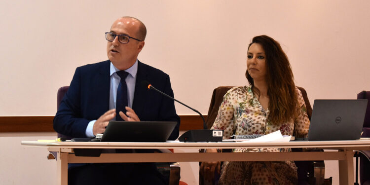 Alberto Rojo: “El mandato de Guarinos ha sido el de las subidas salvajes de impuestos; el de las ratas en las calles, y las protestas sociales” Alberto Rojo: “El mandato de Guarinos ha sido el de las subidas salvajes de impuestos; el de las ratas en las calles, y las protestas sociales”