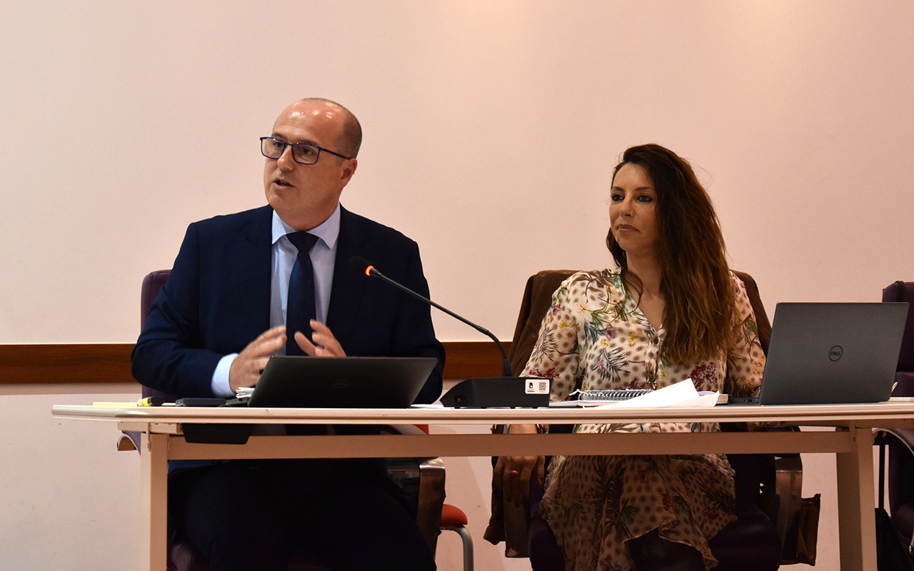 Alberto Rojo: “El mandato de Guarinos ha sido el de las subidas salvajes de impuestos; el de las ratas en las calles, y las protestas sociales” Alberto Rojo: “El mandato de Guarinos ha sido el de las subidas salvajes de impuestos; el de las ratas en las calles, y las protestas sociales”