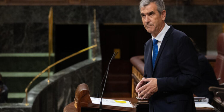 España necesita devolver la palabra a los españoles. Elecciones ya. España necesita devolver la palabra a los españoles. Elecciones ya.