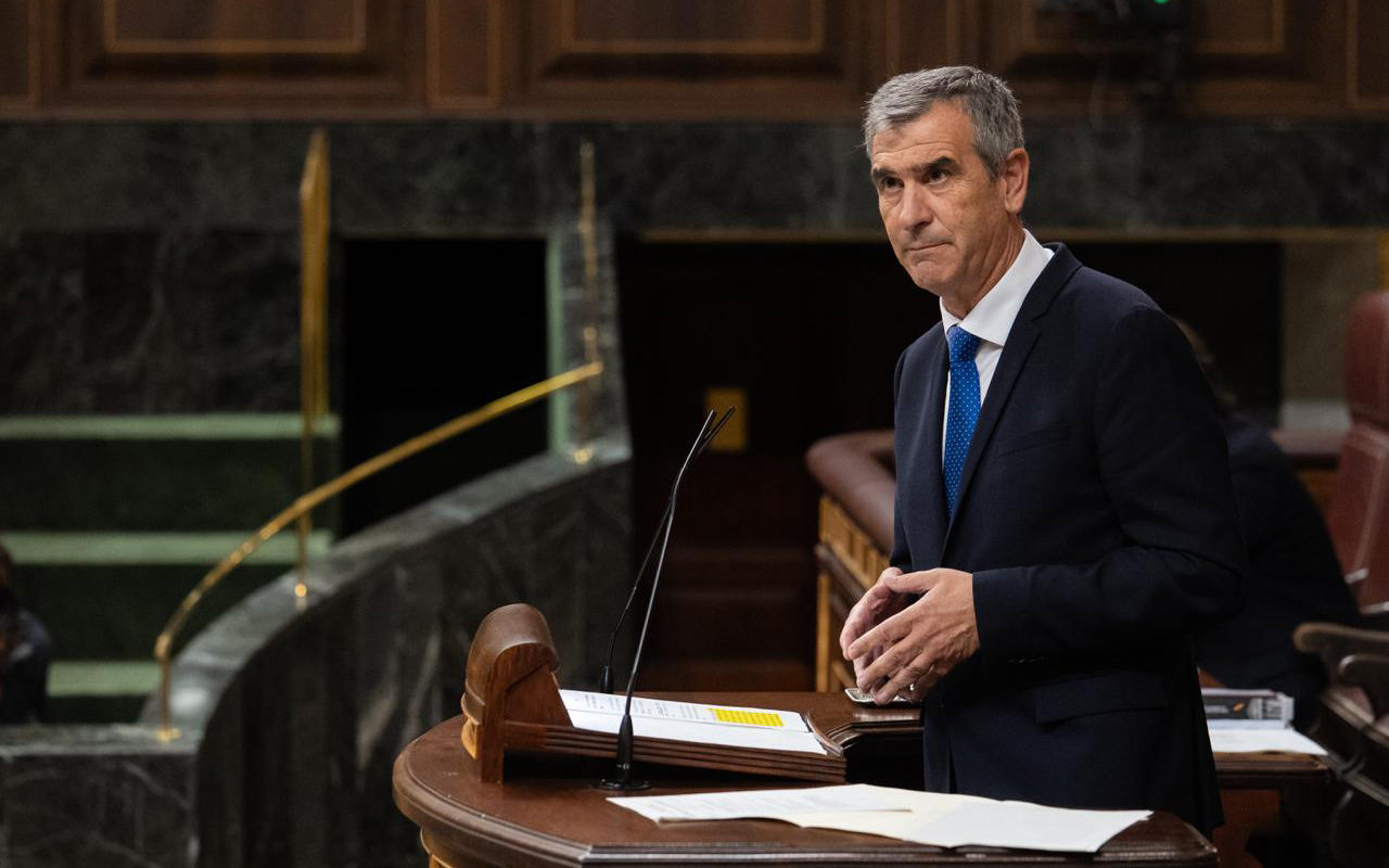 España necesita devolver la palabra a los españoles. Elecciones ya. España necesita devolver la palabra a los españoles. Elecciones ya.