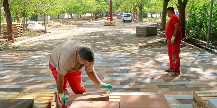 Cabanillas del Campo acelera la reforma del Parque Buero Vallejo con el estreno de su nuevo paseo central Cabanillas del Campo acelera la reforma del Parque Buero Vallejo con el estreno de su nuevo paseo central