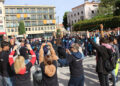 Cáritas reúne a 200 personas en la plaza de Santo Domingo de Guadalajara para visibilizar la realidad de las personas sin hogar