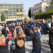 Cáritas reúne a 200 personas en la plaza de Santo Domingo de Guadalajara para visibilizar la realidad de las personas sin hogar