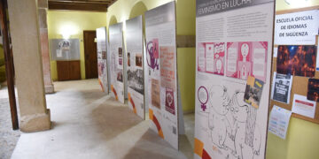 Cifuentes rescata la memoria de las mujeres en la Transición con una exposición histórica en el Centro Cultural San Francisco