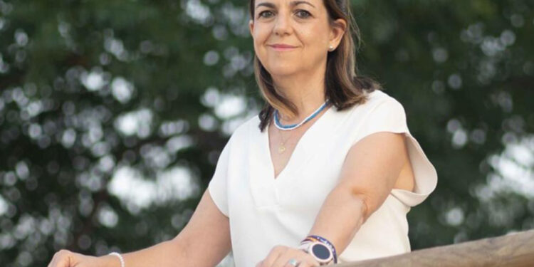 Las mujeres que sostienen nuestros pueblos Las mujeres que sostienen nuestros pueblos