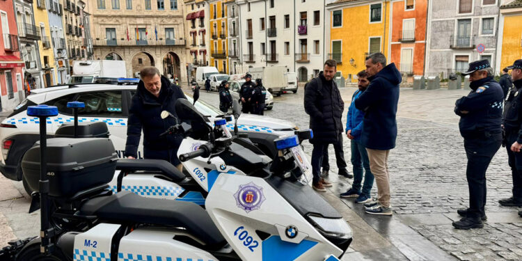 Cuenca reforzará el patrullaje urbano con dos maxi scooter eléctricas y activa 81 empleos municipales Cuenca reforzará el patrullaje urbano con dos maxi scooter eléctricas y activa 81 empleos municipales