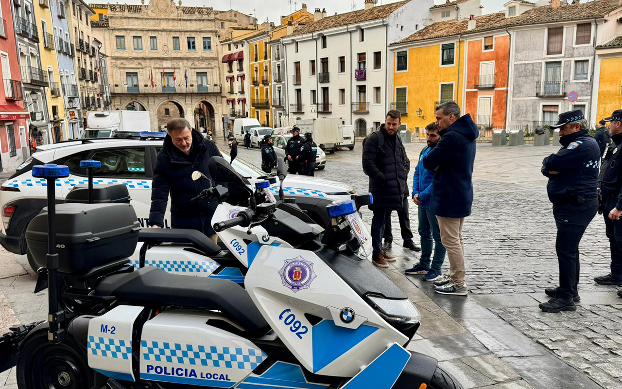 Cuenca reforzará el patrullaje urbano con dos maxi scooter eléctricas y activa 81 empleos municipales Cuenca reforzará el patrullaje urbano con dos maxi scooter eléctricas y activa 81 empleos municipales