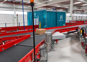 De mover palés a programar robots: la revolución técnica de las naves del Corredor del Henares