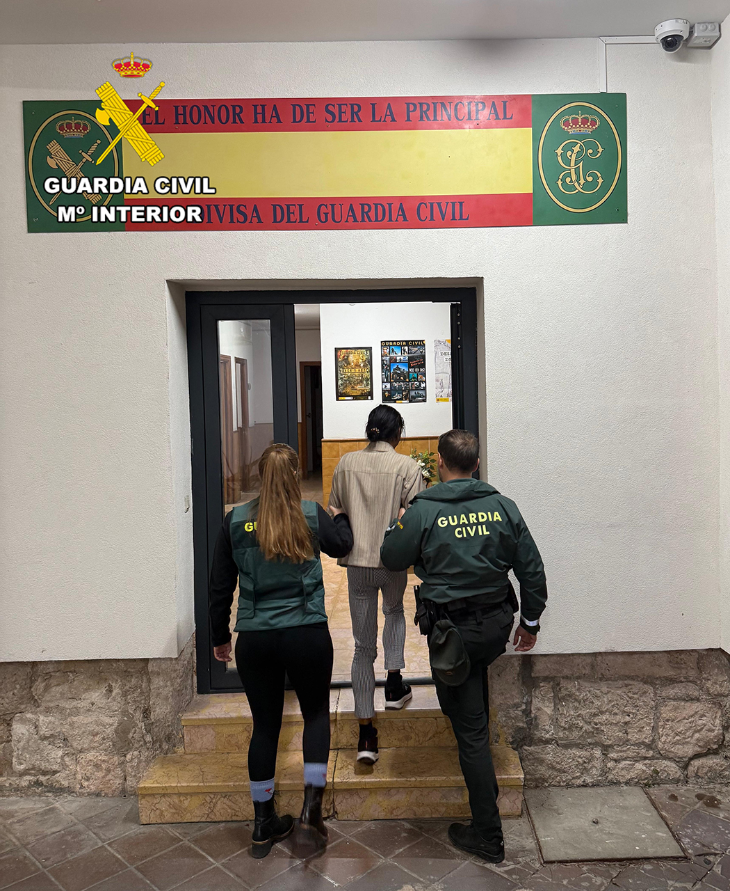 Detenida en Brihuega por estafar más de 10.000 euros a un hombre de 89 años con su tarjeta bancaria Detenida en Brihuega por estafar más de 10.000 euros a un hombre de 89 años con su tarjeta bancaria