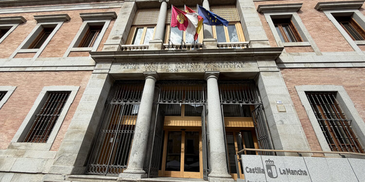 Diez medallas y placas de Protección Civil reconocen la labor de emergencia en Cuenca y Guadalajara Diez medallas y placas de Protección Civil reconocen la labor de emergencia en Cuenca y Guadalajara