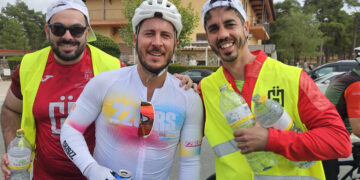 Eden Hazard acompaña a Jesús Herrada en su despedida ciclista por la Serranía de Cuenca