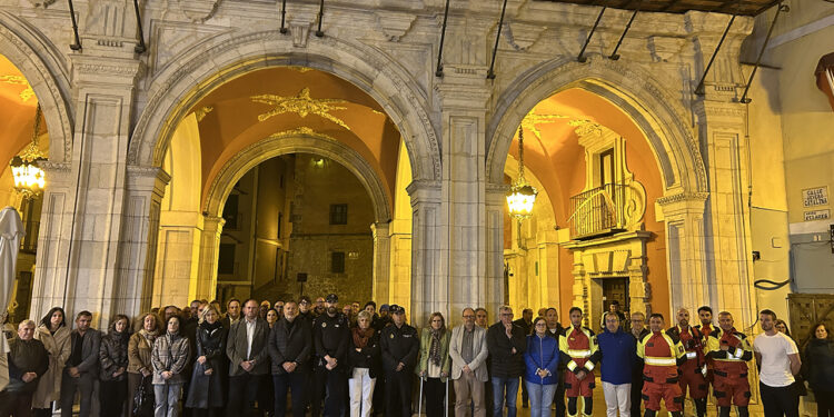 El Ayuntamiento de Cuenca realiza un minuto de silencio por las víctimas del terrible accidente ferroviario en Urda El Ayuntamiento de Cuenca realiza un minuto de silencio por las víctimas del terrible accidente ferroviario en Urda