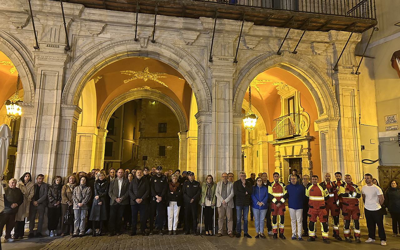 El Ayuntamiento de Cuenca realiza un minuto de silencio por las víctimas del terrible accidente ferroviario en Urda El Ayuntamiento de Cuenca realiza un minuto de silencio por las víctimas del terrible accidente ferroviario en Urda