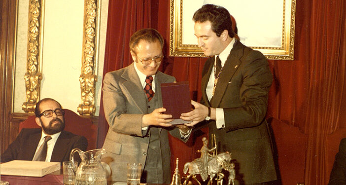 El Ayuntamiento de Guadalajara lamenta el fallecimiento de Agustín de Grandes Pascual, alcalde de la ciudad entre 1977 y 1979 El Ayuntamiento de Guadalajara lamenta el fallecimiento de Agustín de Grandes Pascual, alcalde de la ciudad entre 1977 y 1979
