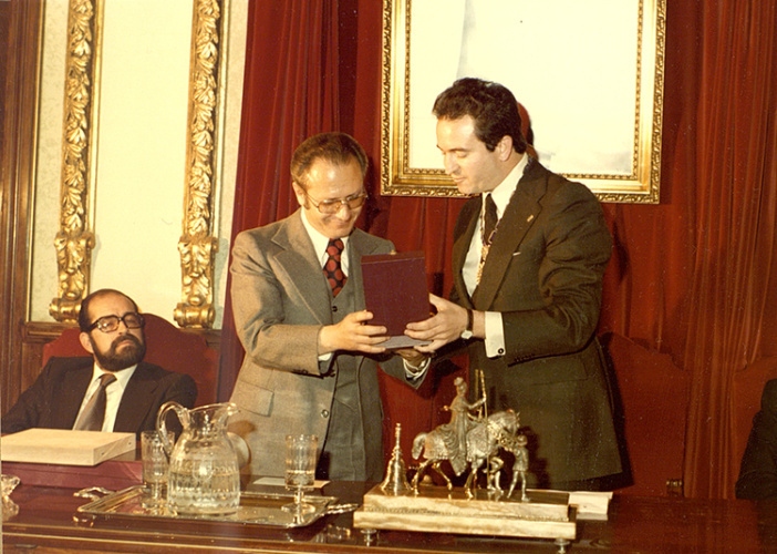 El Ayuntamiento de Guadalajara lamenta el fallecimiento de Agustín de Grandes Pascual, alcalde de la ciudad entre 1977 y 1979 El Ayuntamiento de Guadalajara lamenta el fallecimiento de Agustín de Grandes Pascual, alcalde de la ciudad entre 1977 y 1979