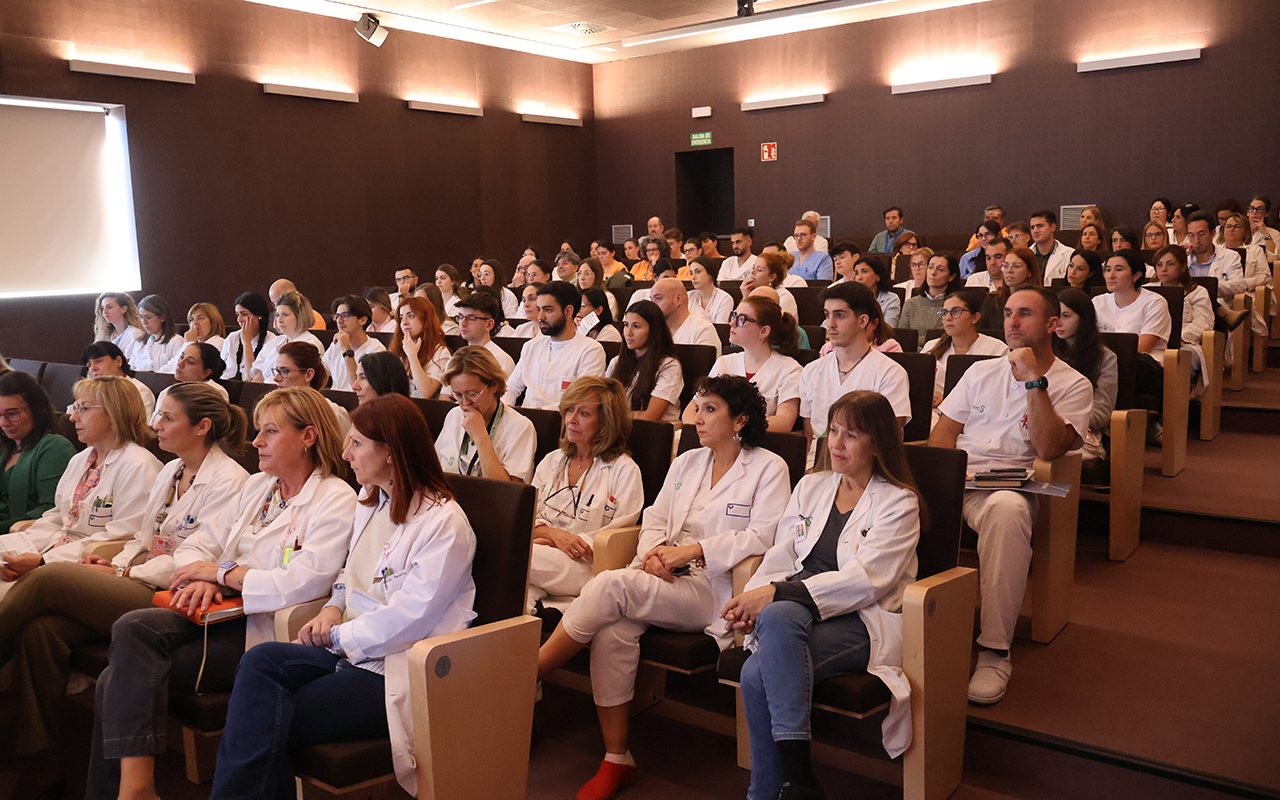 El Hospital Universitario de Cuenca acoge una jornada sobre ayudas a la investigación oncológica con la AECC 1 El Hospital Universitario de Cuenca acoge una jornada sobre ayudas a la investigación oncológica con la AECC