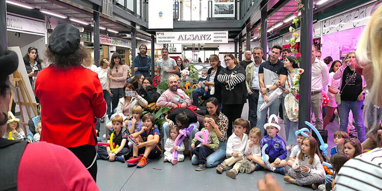 El Mercado de Abastos de Guadalajara llena sus puestos de circo y humor con Guadaclown