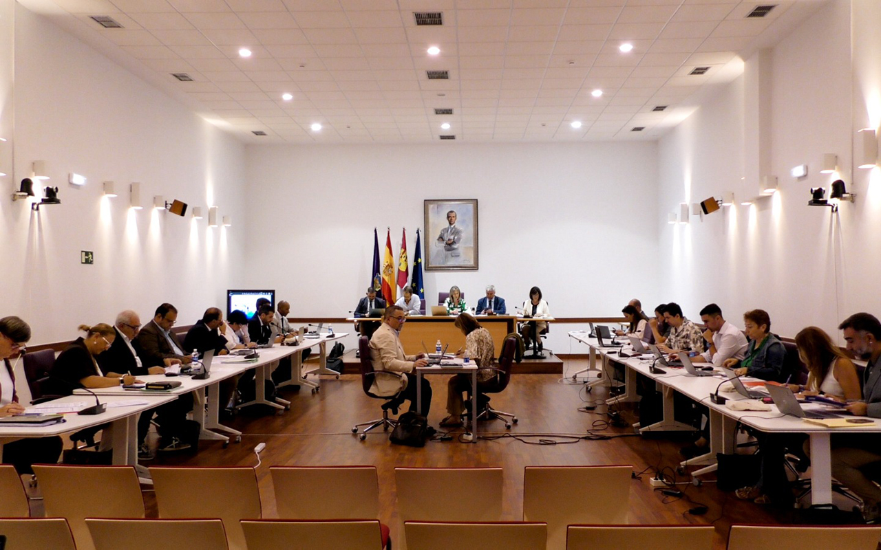 El Pleno de Guadalajara aplaza el debate político y las mociones al 3 de noviembre por el luto de Urda El Pleno de Guadalajara aplaza el debate político y las mociones al 3 de noviembre por el luto de Urda