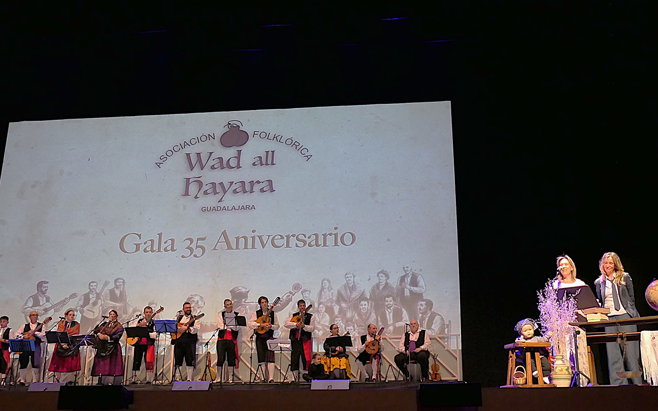 El Teatro Buero Vallejo de Guadalajara arropa a los enfermos de alzhéimer en una multitudinaria gala folclórica de Wad-all-Hayara 1 El Teatro Buero Vallejo de Guadalajara arropa a los enfermos de alzhéimer en una multitudinaria gala folclórica de Wad-all-Hayara