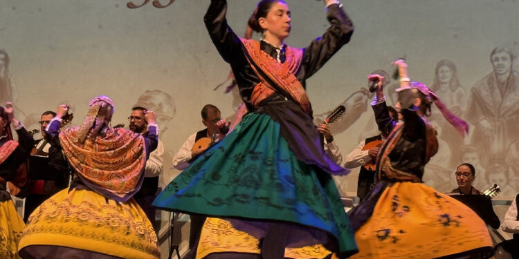 El Teatro Buero Vallejo de Guadalajara arropa a los enfermos de alzhéimer en una multitudinaria gala folclórica de Wad-all-Hayara