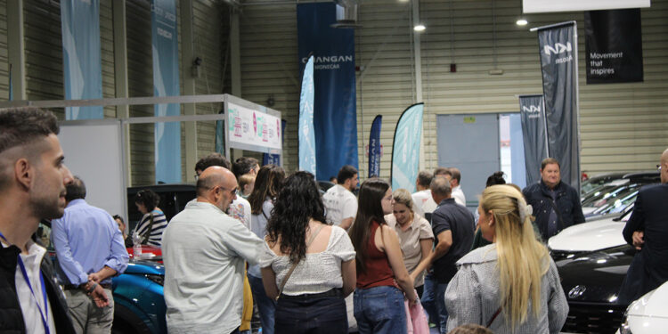 El XVII Salón del Vehículo de Ocasión arranca con ventas y afluencia en La Hípica de Cuenca El XVII Salón del Vehículo de Ocasión arranca con ventas y afluencia en La Hípica de Cuenca
