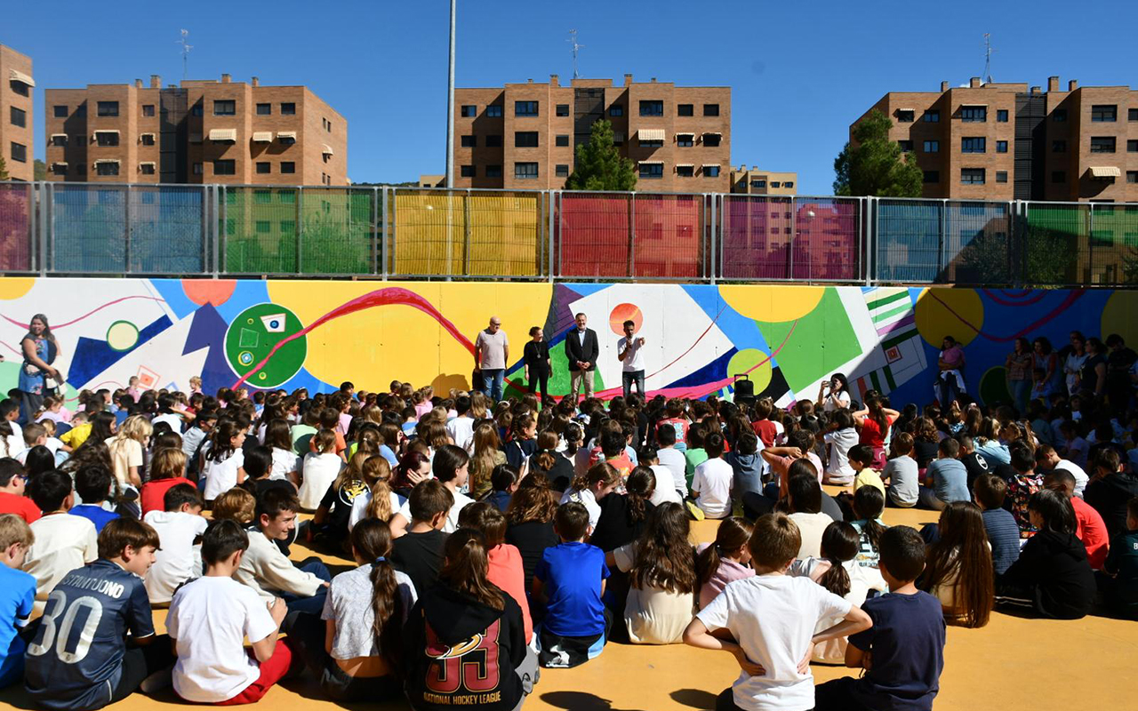 El colegio Isaac Albéniz de Cuenca se moviliza por el Día de la Niña con un mural contra la violencia machista El colegio Isaac Albéniz de Cuenca se moviliza por el Día de la Niña con un mural contra la violencia machista