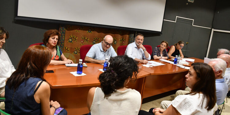 El músico ‘El Mañanero’ y el Área de Servicios Sociales de la Diputación serán distinguidos en el Día del Mayor de Cuenca El músico ‘El Mañanero’ y el Área de Servicios Sociales de la Diputación serán distinguidos en el Día del Mayor de Cuenca