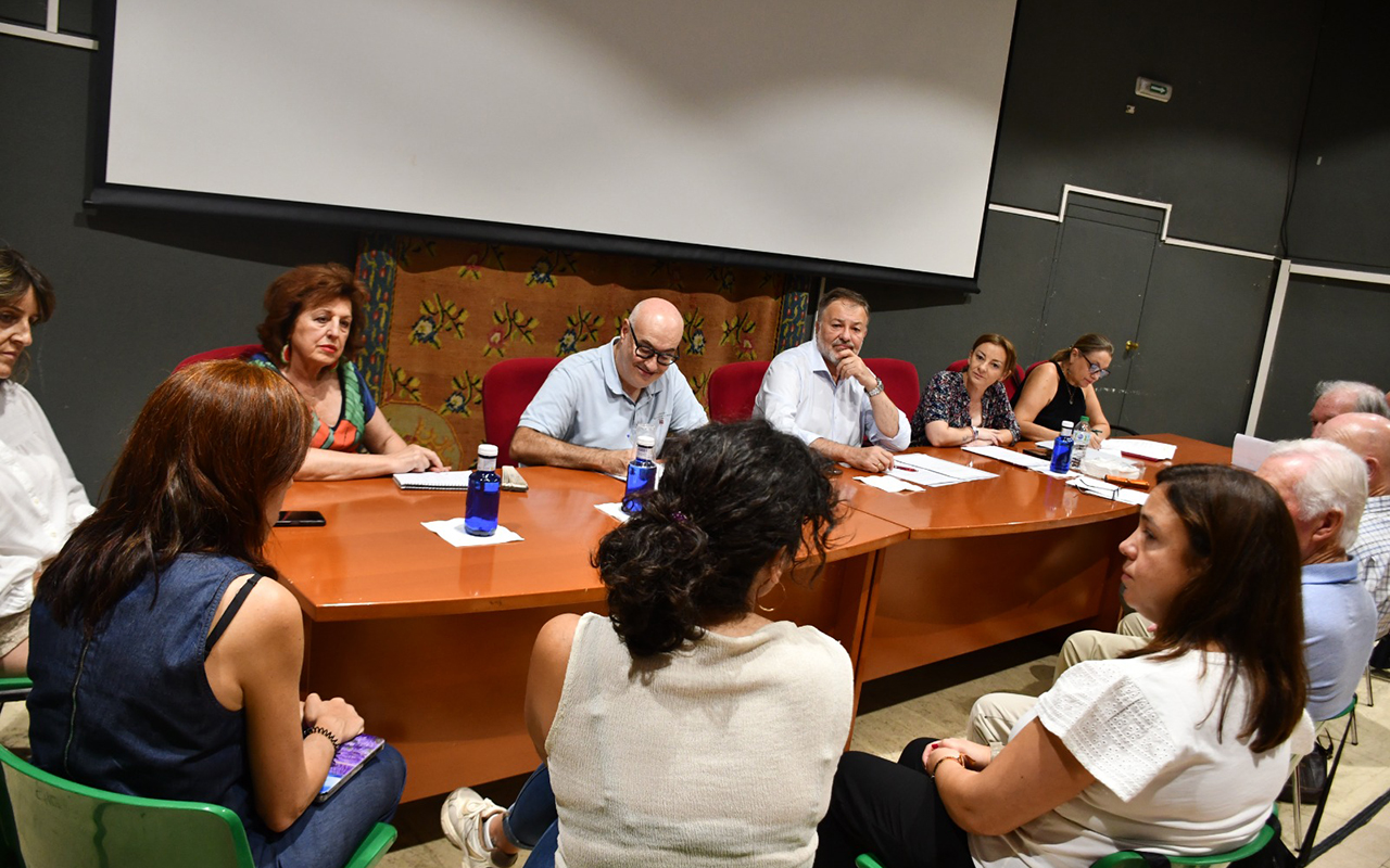 El músico ‘El Mañanero’ y el Área de Servicios Sociales de la Diputación serán distinguidos en el Día del Mayor de Cuenca El músico ‘El Mañanero’ y el Área de Servicios Sociales de la Diputación serán distinguidos en el Día del Mayor de Cuenca