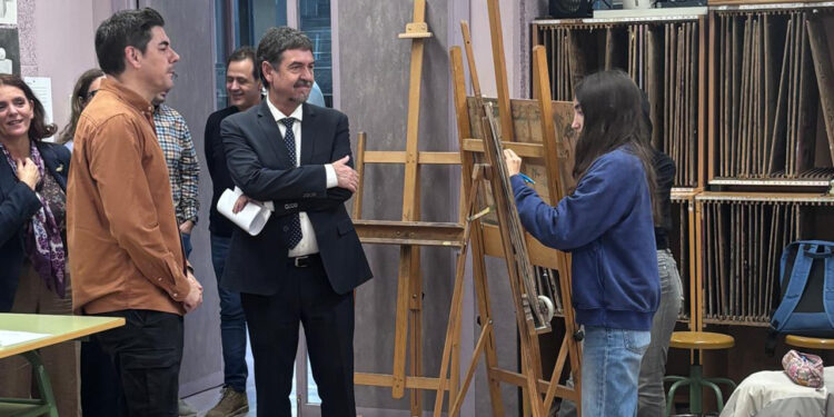 El secretario de Estado de Educación conoce el legado histórico del Brianda de Mendoza y la labor de la Escuela de Arte de Guadalajara El secretario de Estado de Educación conoce el legado histórico del Brianda de Mendoza y la labor de la Escuela de Arte de Guadalajara