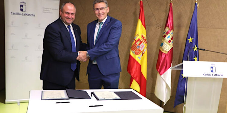 Eurocaja Rural refuerza su compromiso con el sector primario mediante un acuerdo estratégico con la Junta Eurocaja Rural refuerza su compromiso con el sector primario mediante un acuerdo estratégico con la Junta