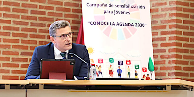 Eurocaja Rural reivindica, en la UCLM, un modelo que crece en toda España, desde sus raíces en Castilla-La Mancha