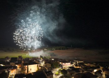 Los fuegos artificiales de Jábaga al vuelo