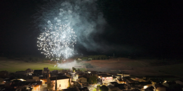 Los fuegos artificiales de Jábaga al vuelo