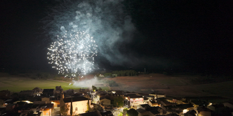 Los fuegos artificiales de Jábaga al vuelo Los fuegos artificiales de Jábaga al vuelo