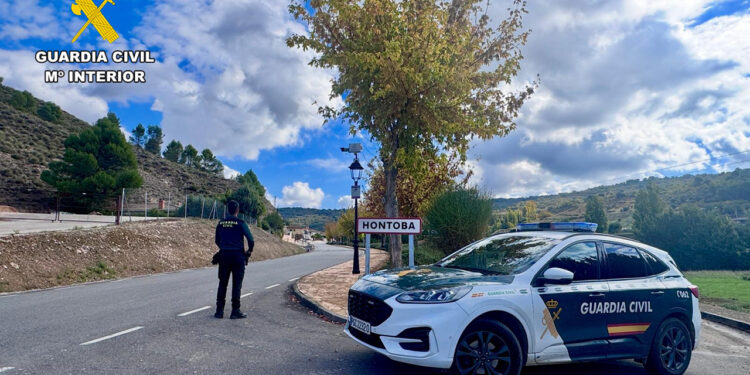 Detenido en Hontoba tras atracar con un cuchillo una sucursal bancaria de Pioz y llevarse 8.500 euros