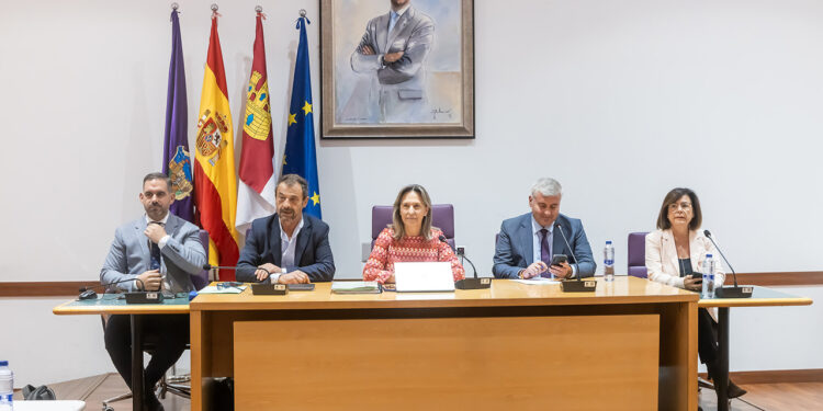 Guarinos defiende el giro inversor en Guadalajara con 600 viviendas públicas y 30 millones en obras Guarinos defiende el giro inversor en Guadalajara con 600 viviendas públicas y 30 millones en obras