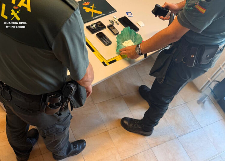 Interceptado en la A-3 a su paso por Tébar con más de 45 gramos de cocaína y una defensa eléctrica táser