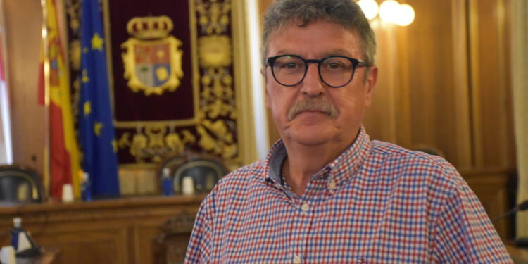 Gómez Molina exige a Page y a Sánchez soluciones ante el ERE de Mahle que amenaza 170 empleos en Motilla del Palancar Gómez Molina exige a Page y a Sánchez soluciones ante el ERE de Mahle que amenaza 170 empleos en Motilla del Palancar