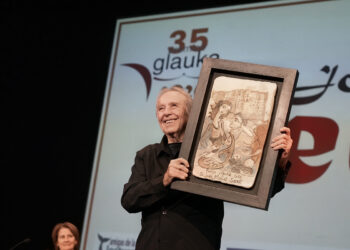 Joan Manuel Serrat recibe el Premio Glauka en Cuenca en el 35 aniversario de las Amigas de la Lectura