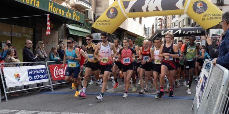 John Kurui y Laura Villar se imponen en la Media Maratón de Cuenca en un trazado inédito con un kilómetro de más John Kurui y Laura Villar se imponen en la Media Maratón de Cuenca en un trazado inédito con un kilómetro de más