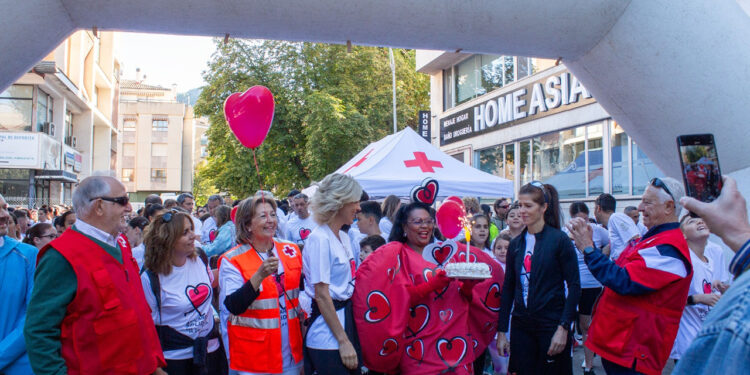 La Carrera Solidaria de Cruz Roja reúne a más de 650 personas en el centro de Cuenca