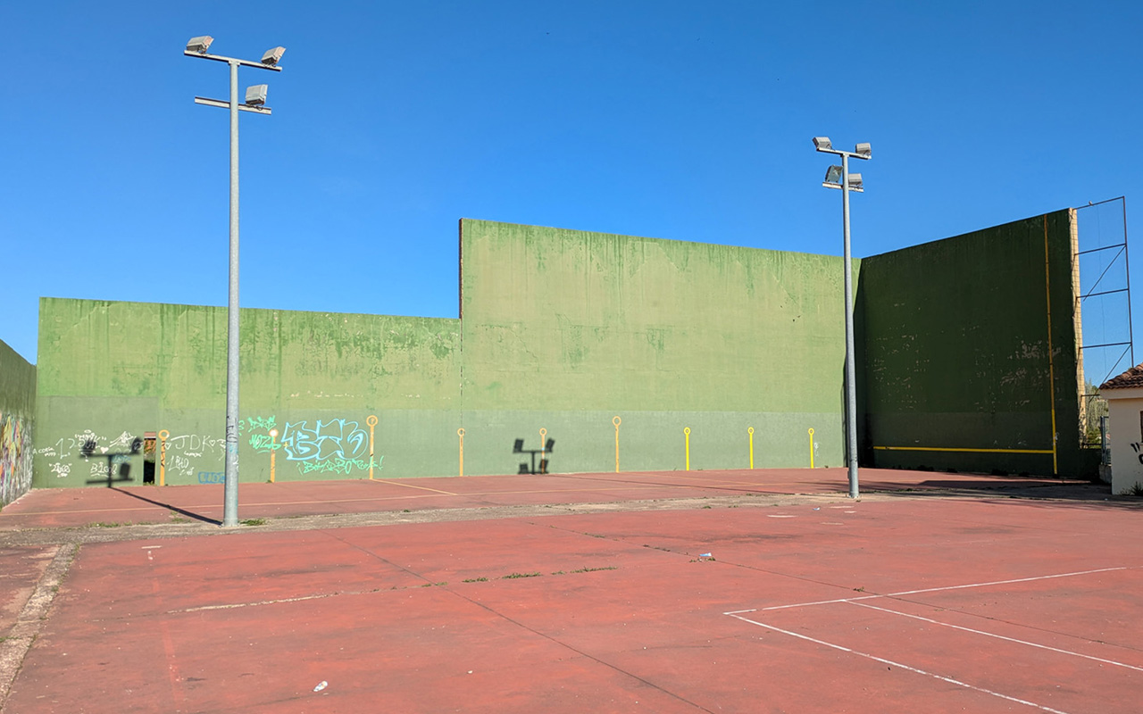 La Diputación de Guadalajara destina 300.000 euros para techar el histórico frontón municipal de Jadraque La Diputación de Guadalajara destina 300.000 euros para techar el histórico frontón municipal de Jadraque
