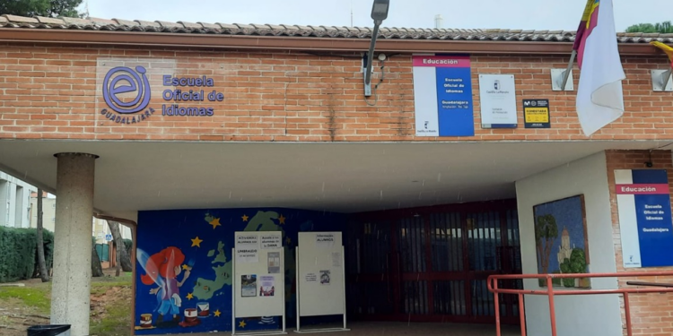 La Escuela Oficial de Idiomas de Guadalajara abre sus aulas a antiguos alumnos con una nueva modalidad de matrícula formativa La Escuela Oficial de Idiomas de Guadalajara abre sus aulas a antiguos alumnos con una nueva modalidad de matrícula formativa